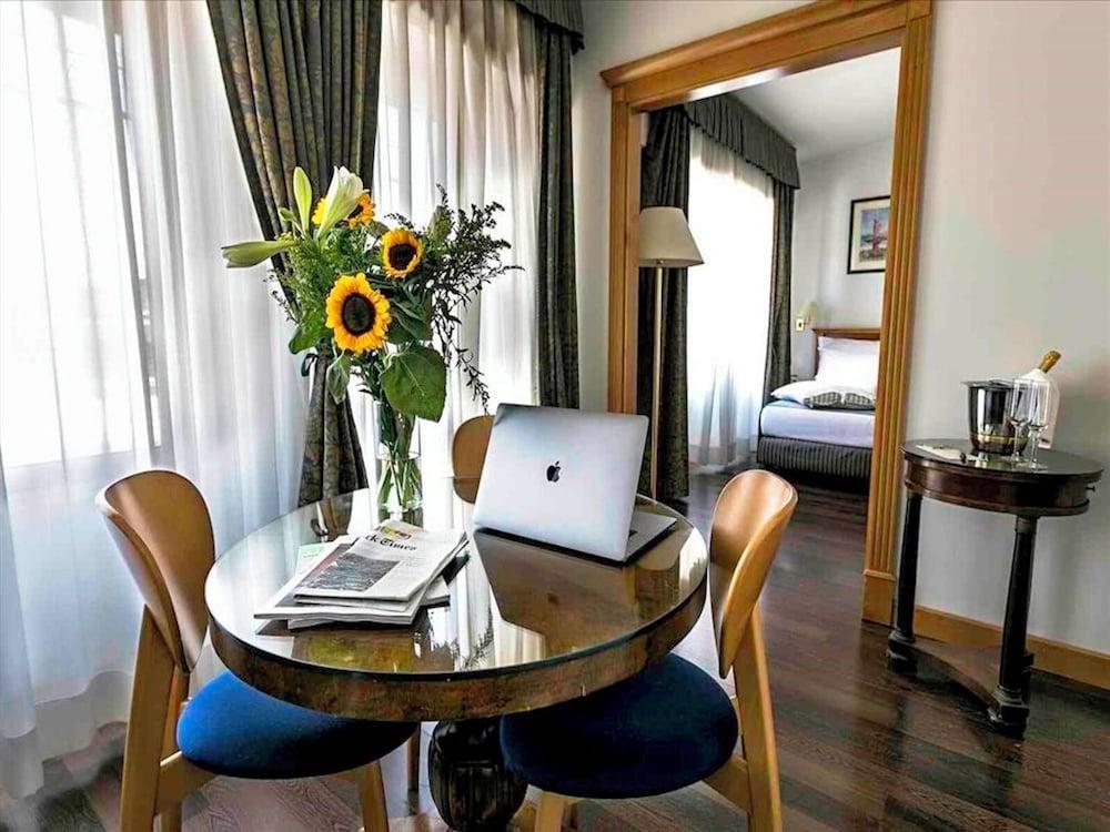 Hotel Diplomatic Room Type - Junior Suite