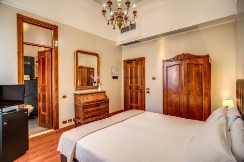 Hotel della Torre Argentina - Tap to explore photos