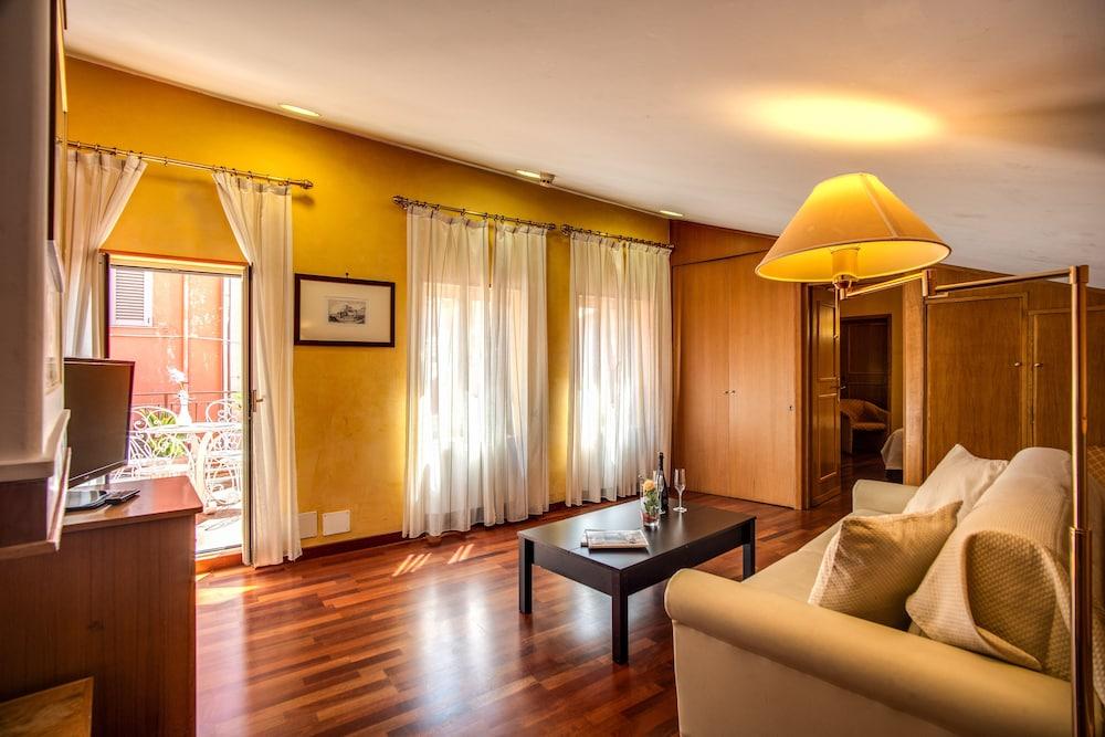 Hotel della Torre Argentina - Tap to explore photos
