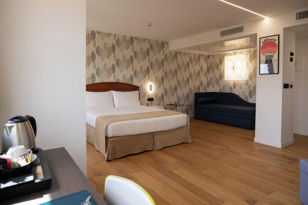 Hotel Dei Congressi Room Type - Quadruple Room Hotel Dei Congressi Room Type - Quadruple Room