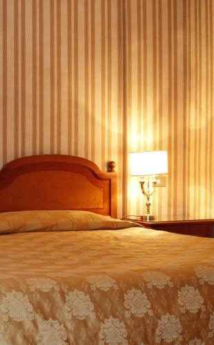 Hotel Eliseo - Tap to explore photos