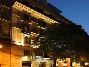 Hotel Eliseo - Tap to explore photos