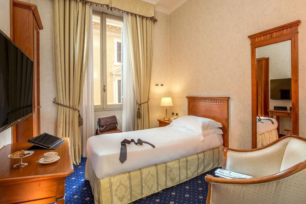 UNA HOTELS Empire Roma - Tap to explore photos