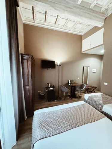 Residenza Sciarra Suites Room Type - Superior Double Room Residenza Sciarra Suites Room Type - Superior Double Room