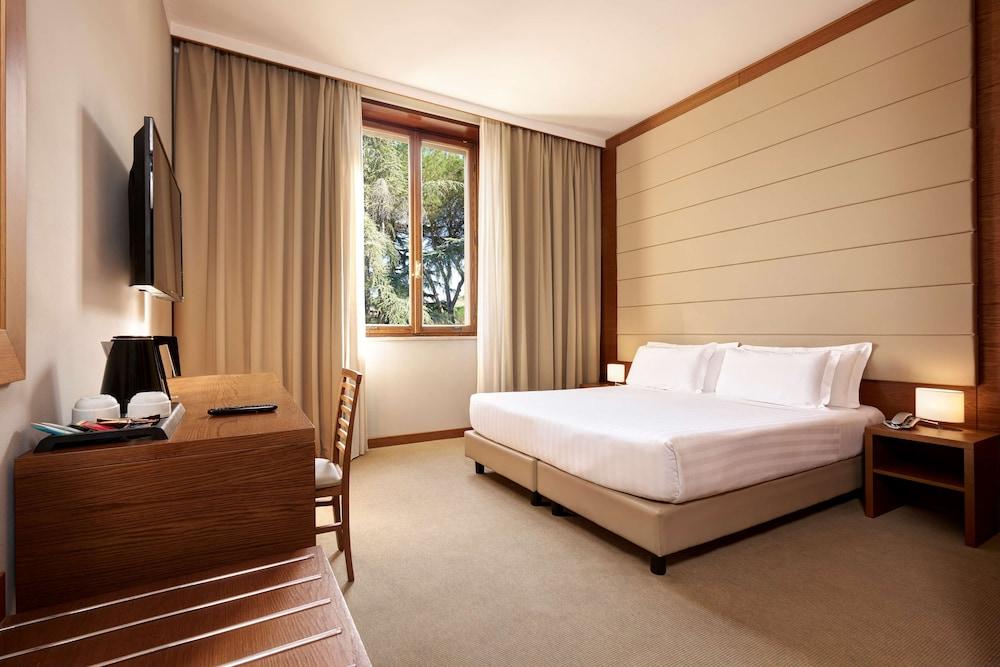 Occidental Aurelia Room Type - Deluxe Room