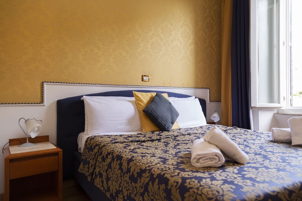 iH Hotels Piazza di Spagna View - Luxury Guest House - Tap to explore photos