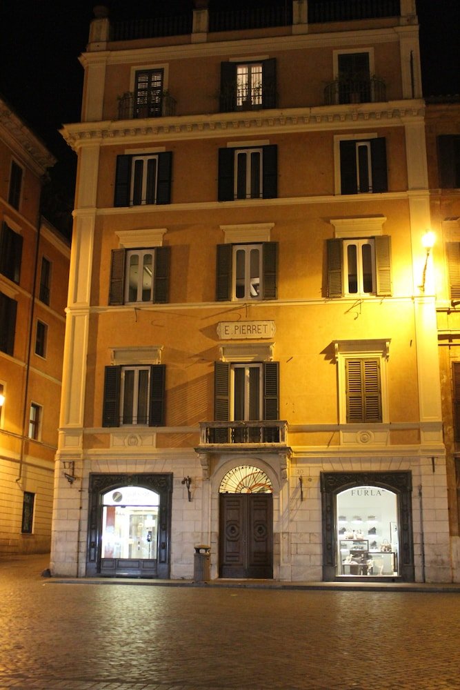 iH Hotels Piazza di Spagna View - Luxury Guest House - Tap to explore photos