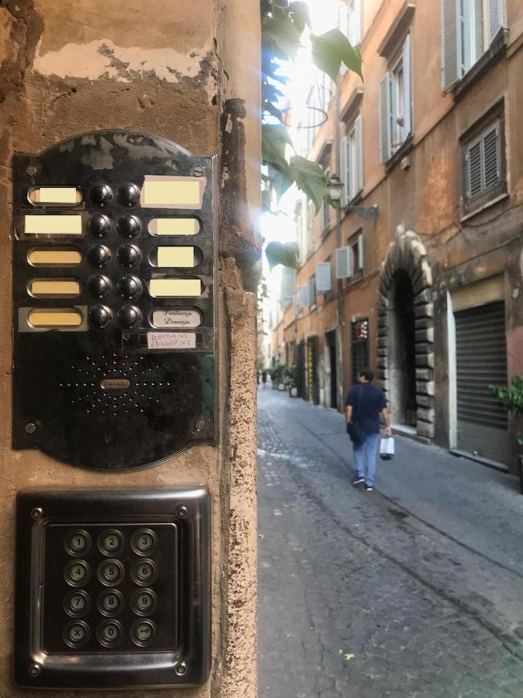 Residenza Domizia- Guest House - Tap to explore photos