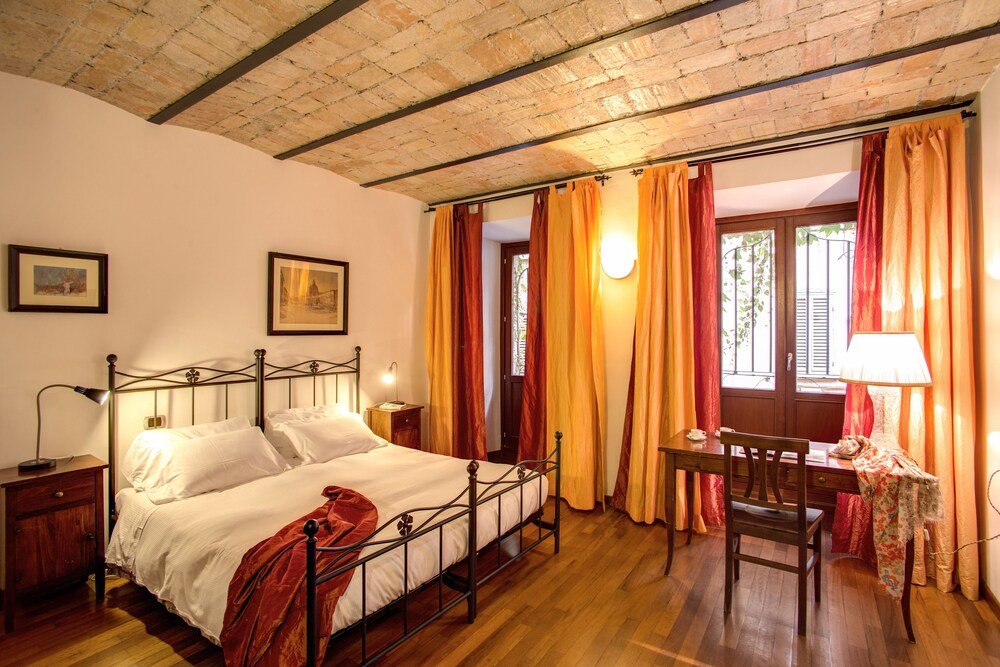 Residenza Domizia- Guest House - Tap to explore photos