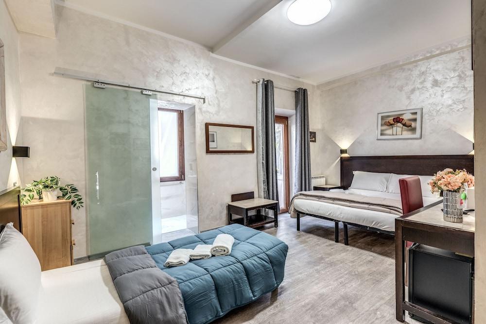 Hotel Family House Room Type - Basic Triple Room