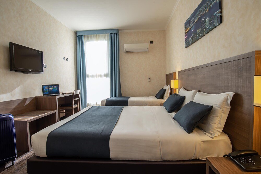 Hotel Roma Sud Room Type - Triple Room (Smart) Hotel Roma Sud Room Type - Triple Room (Smart)