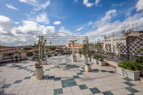 Hotel Fellini - Tap to explore photos