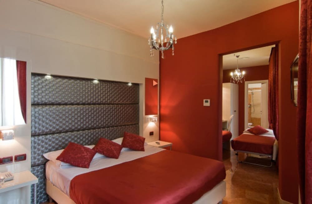 Hotel Fellini Room Type - Junior Suite (4 pax) Hotel Fellini Room Type - Junior Suite (4 pax)