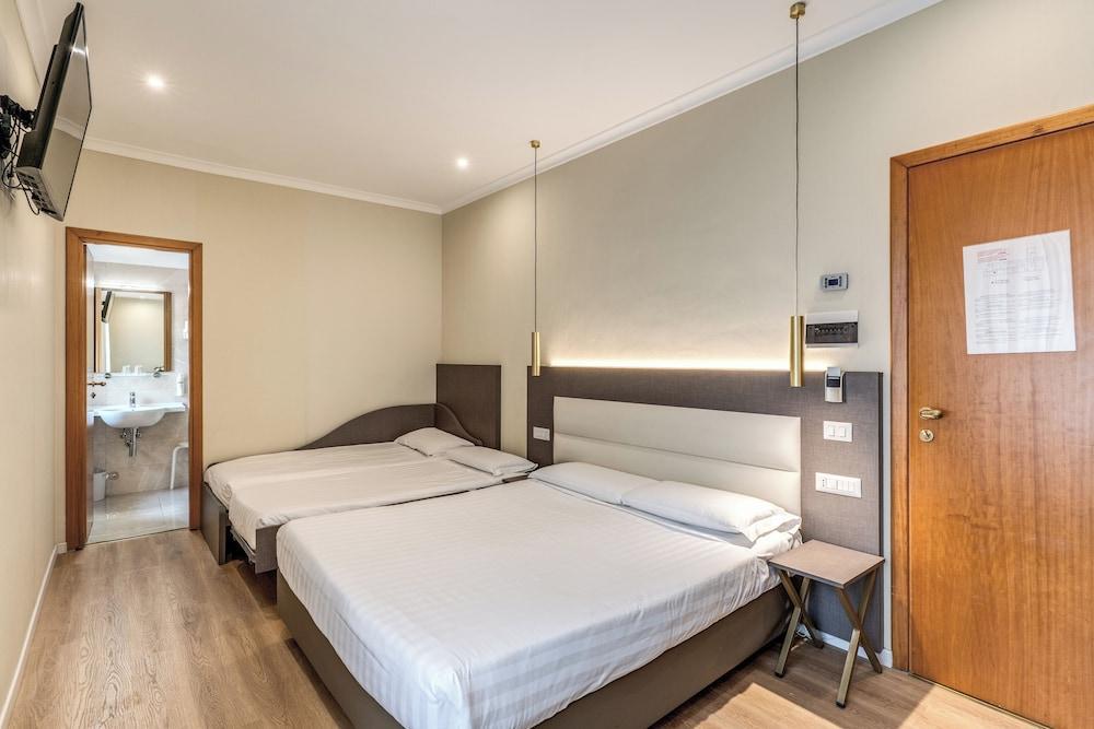 Flower Garden Hotel Rome Room Type - Quadruple Room