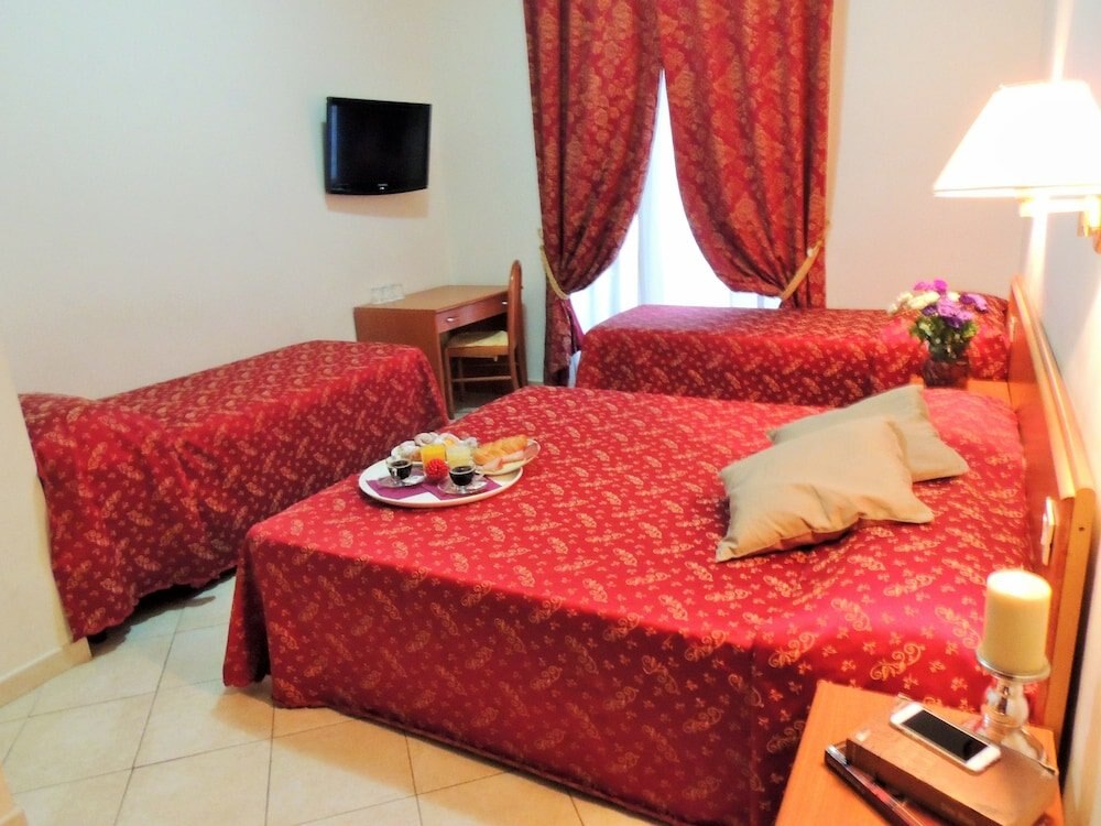 Florida rooms - comfort Hotel - Tap to explore photos
