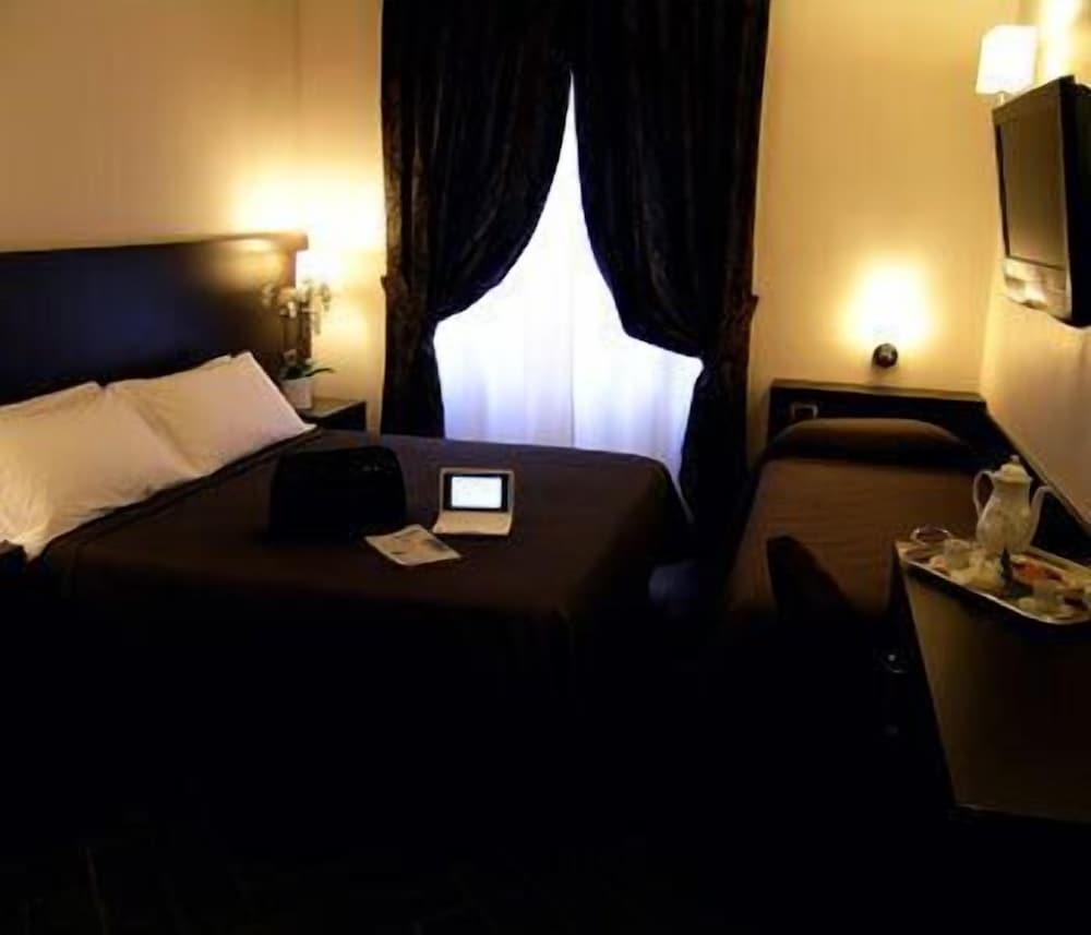 Florida rooms - comfort Hotel Room Type - Superior Double or Twin Room Florida rooms - comfort Hotel Room Type - Superior Double or Twin Room