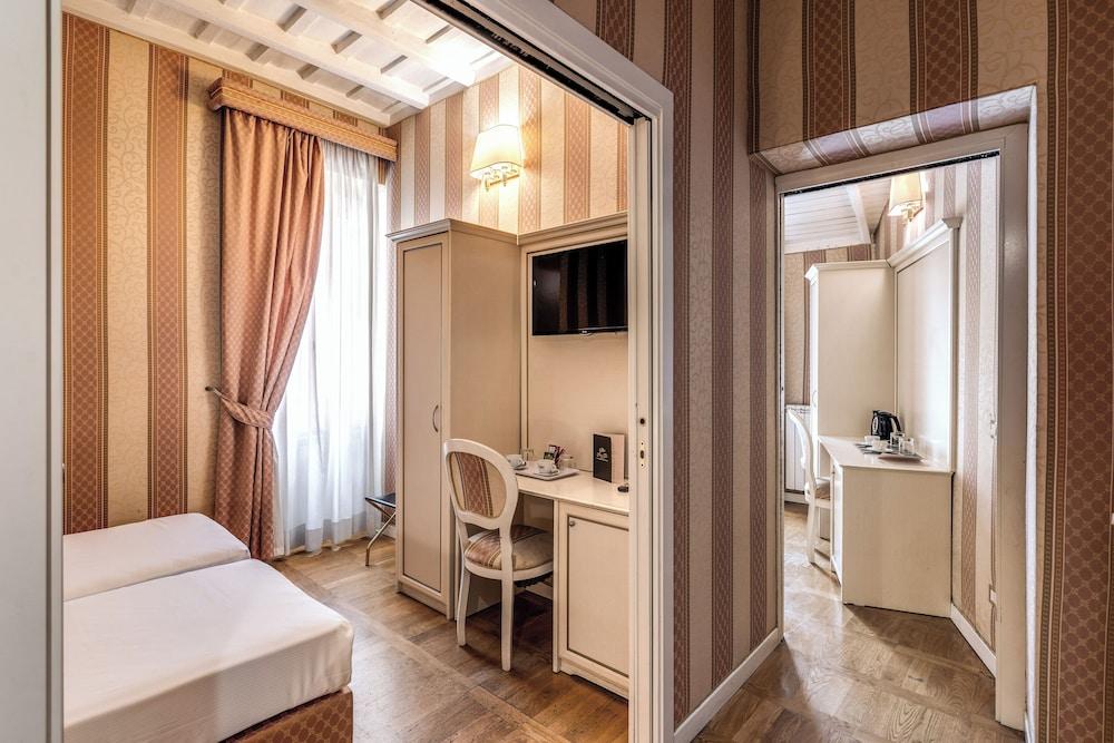 Relais Fontana di Trevi Room Type - Family Room