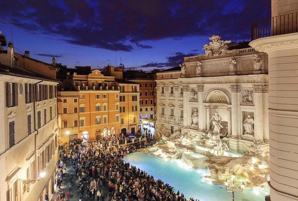 Relais Fontana di Trevi - Tap to explore photos