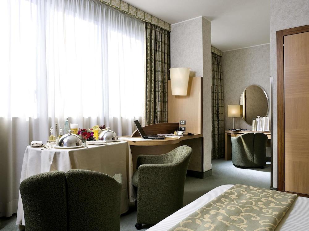 Mercure Eur Roma West Room Type - SUPERIOR DOUBLE ROOM WITH 1 DOUBLE BED