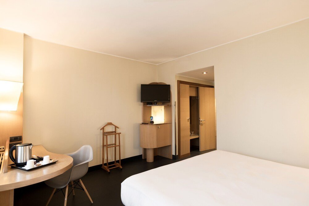 Mercure Eur Roma West - Tap to explore photos