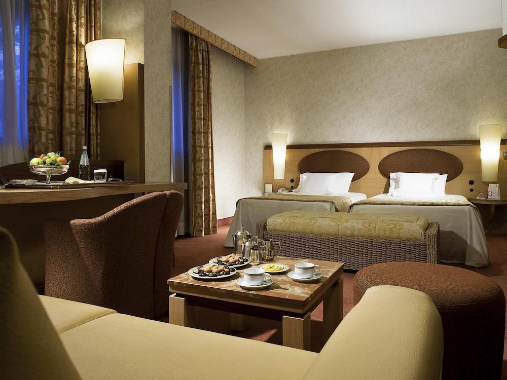 Mercure Eur Roma West Room Type - Junior Suite, 1 Double Bed with Sofa bed Mercure Eur Roma West Room Type - Junior Suite, 1 Double Bed with Sofa bed