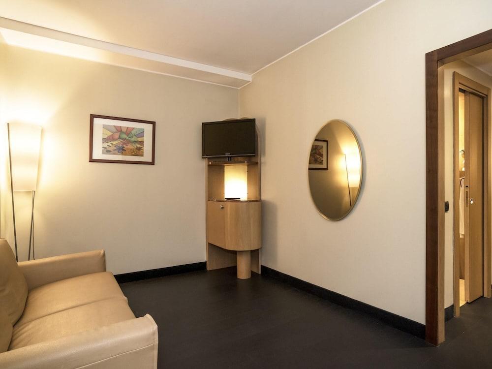 Mercure Eur Roma West Room Type - Junior Suite, 1 Double Bed with Sofa bed