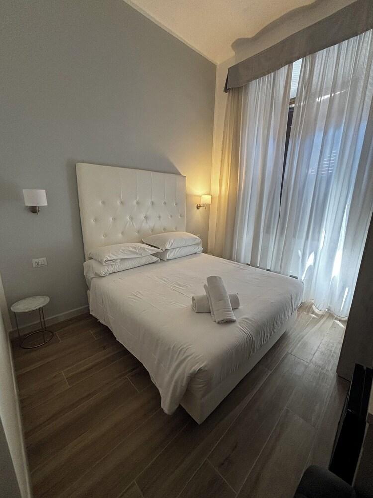 Hotel Gabriella Room Type - Signature Double Room