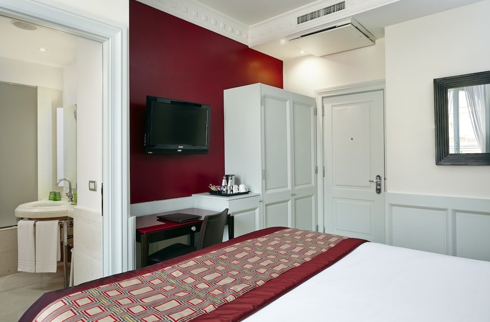 Hotel Indigo ROME - ST. GEORGE, an IHG hotel Room Type - Standard Room, 1 King Bed, Non Smoking