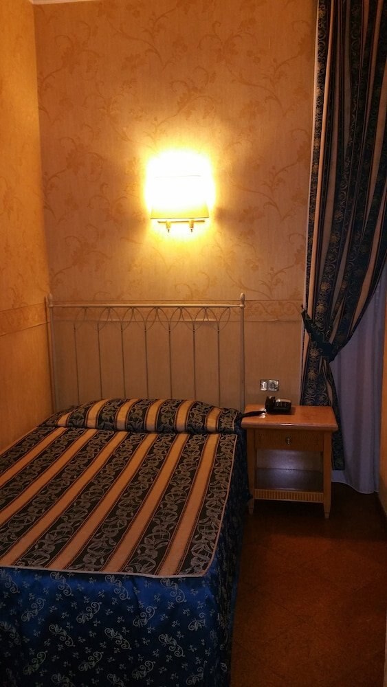 Hotel Giorgi - Tap to explore photos