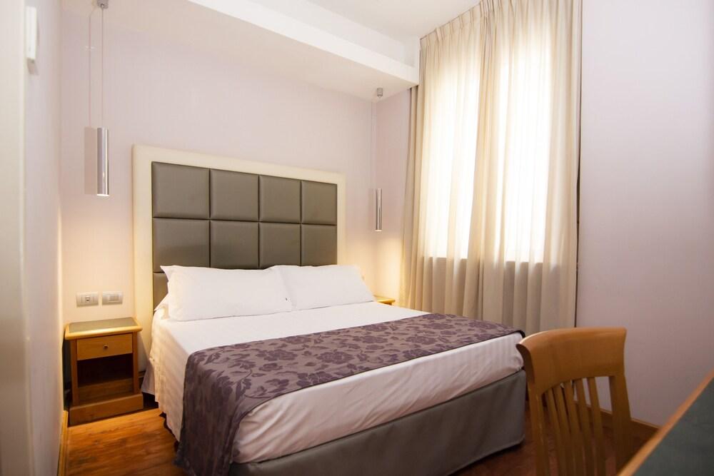 Hotel Giolli Nazionale Room Type - Double or Twin Room (Small) Hotel Giolli Nazionale Room Type - Double or Twin Room (Small)