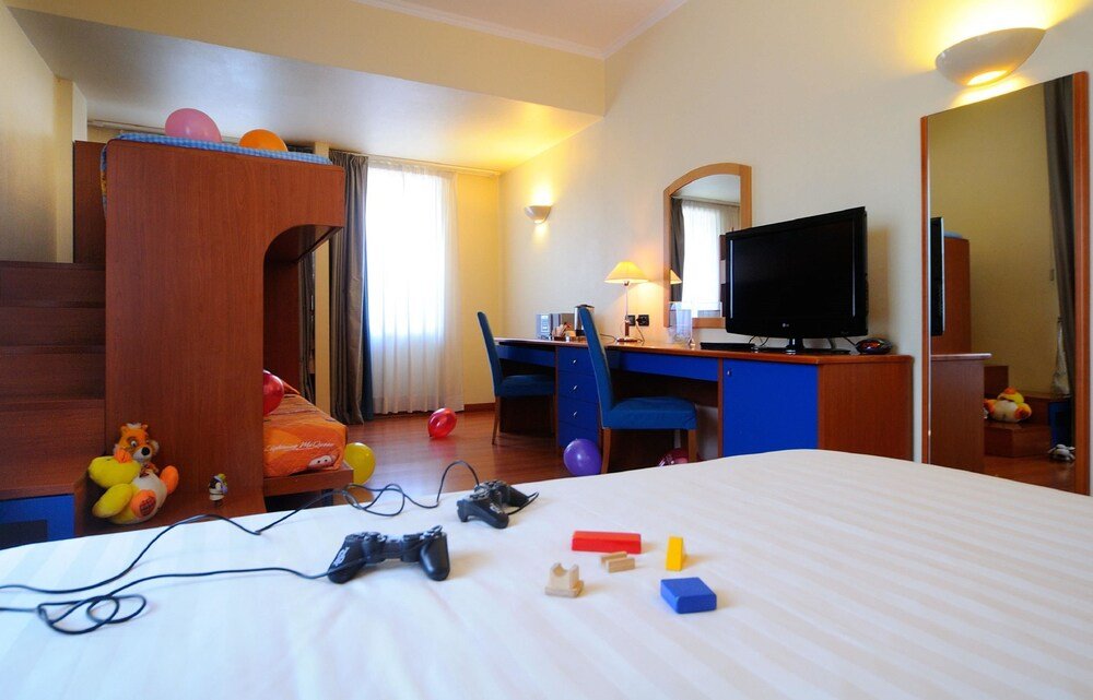 Best Western Plus Globus Hotel - Tap to explore photos