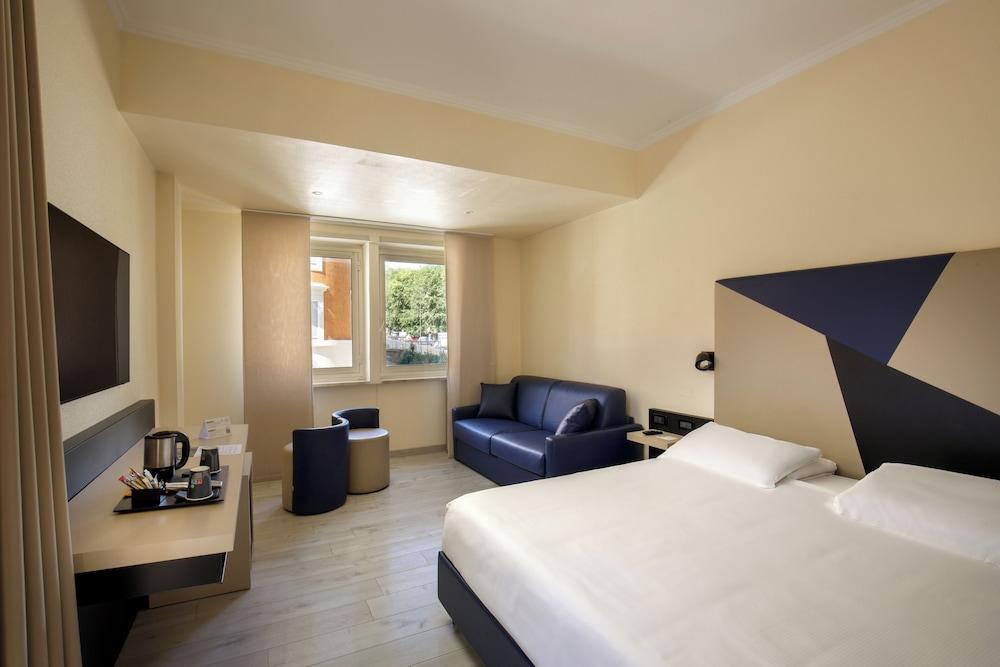 Best Western Plus Globus Hotel Room Type - 1 King Bed, Superior Room
