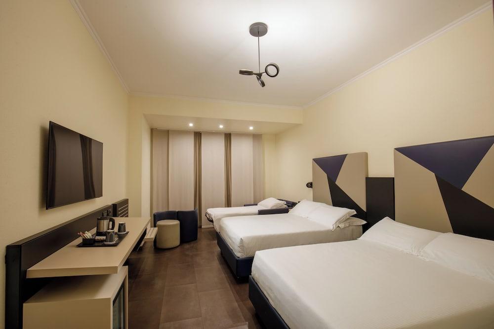BEST WESTERN Globus Hotel Room Type - 2 Queen Beds, Comfort Room