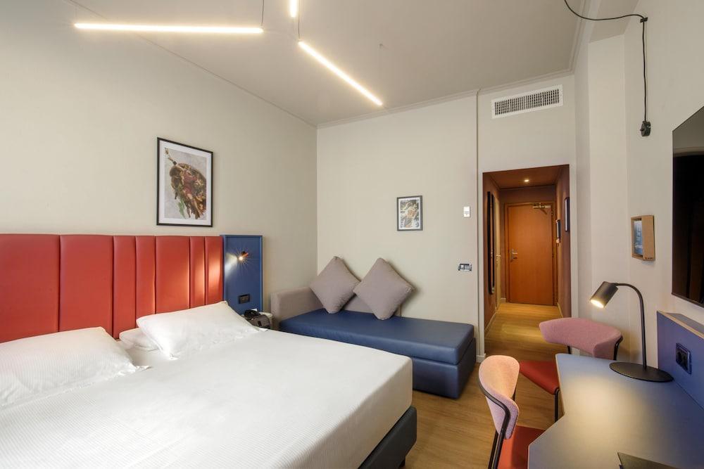 BEST WESTERN Globus Hotel Room Type - 1 Queen And 1 Single, Comfort Room BEST WESTERN Globus Hotel Room Type - 1 Queen And 1 Single, Comfort Room