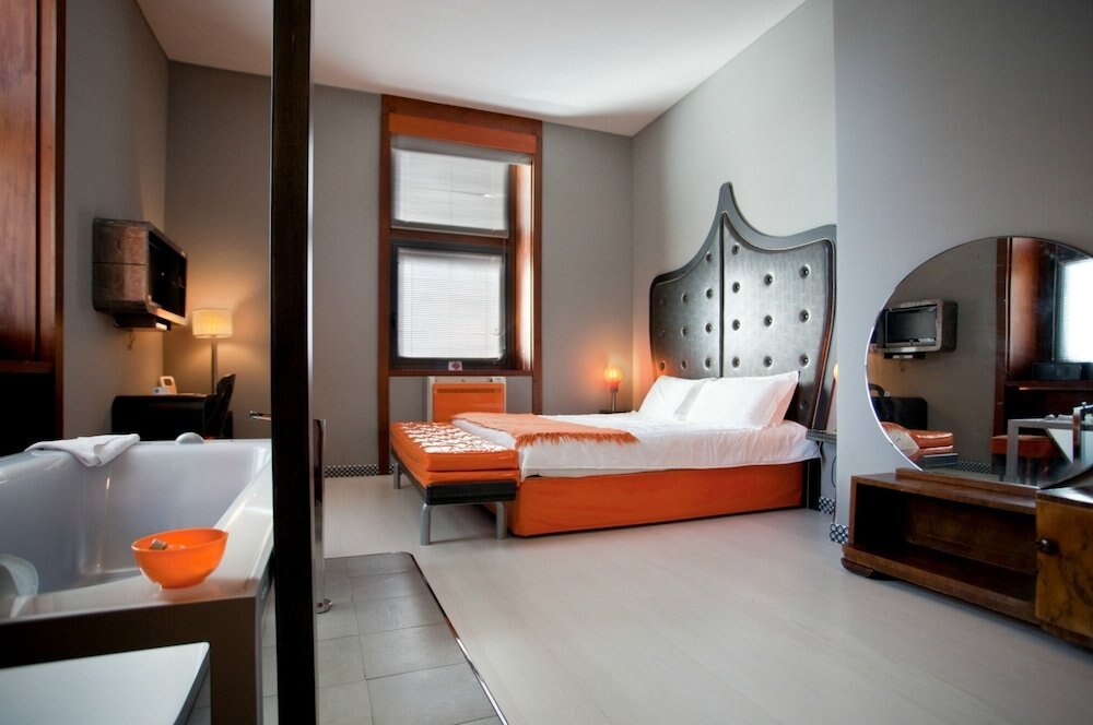 Orange Hotel Room Type - Junior Suite (2 Pax)