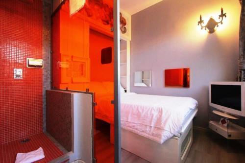 Orange Hotel - Tap to explore photos