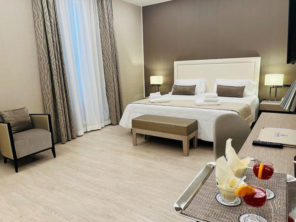Hotel Genova Room Type - Junior Studio Suite, Terrace