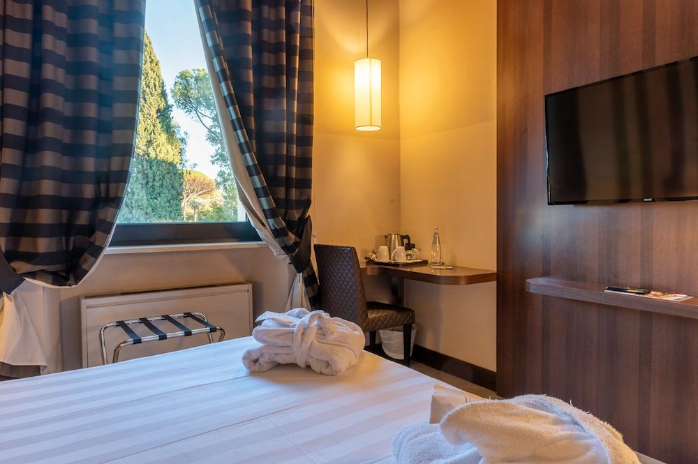 TH Roma - Carpegna Palace Room Type - Deluxe Double Room