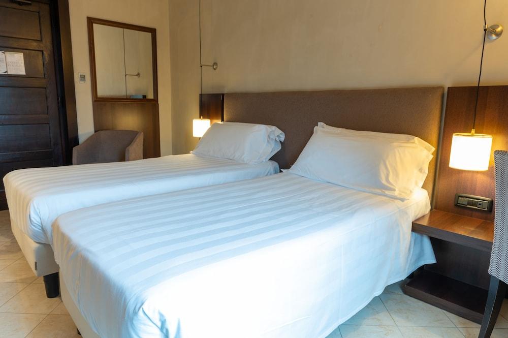 TH Roma - Carpegna Palace Room Type - Standard Double or Twin Room