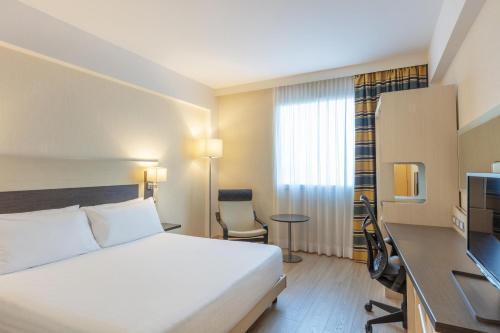Hilton Garden Inn Rome Airport Room Type - King Guest Room