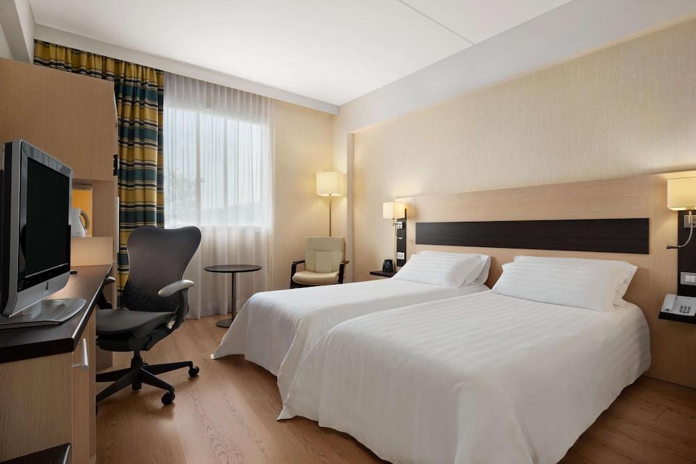Hilton Garden Inn Rome Airport Room Type - Room, 2 Twin Beds