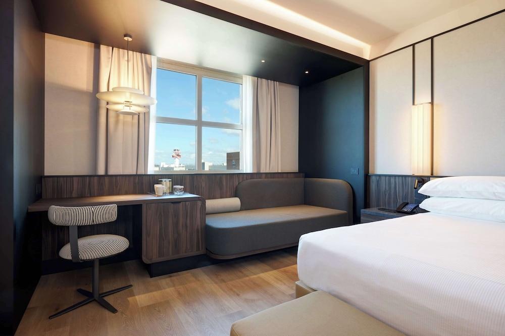 Hilton Rome Airport Room Type - KING HILTON EXECUTIVE