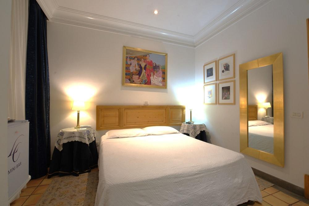 Hotel Locanda Cairoli Room Type - Small Double Room Internal View