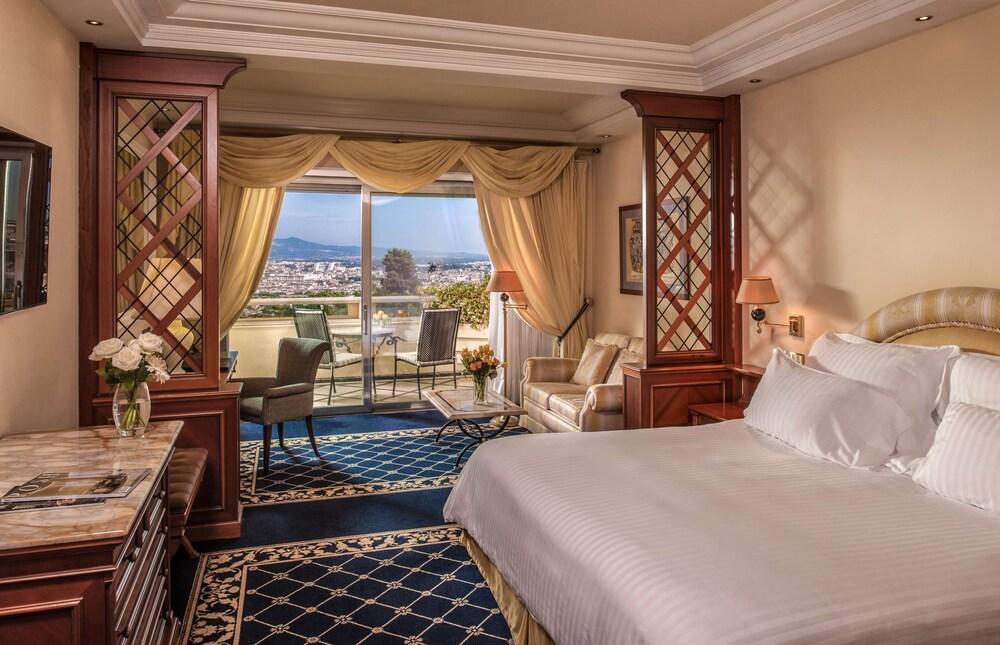 Rome Cavalieri, A Waldorf Astoria Hotel by Hilton Room Type - KING DLX PREMIUM ROME VIEW