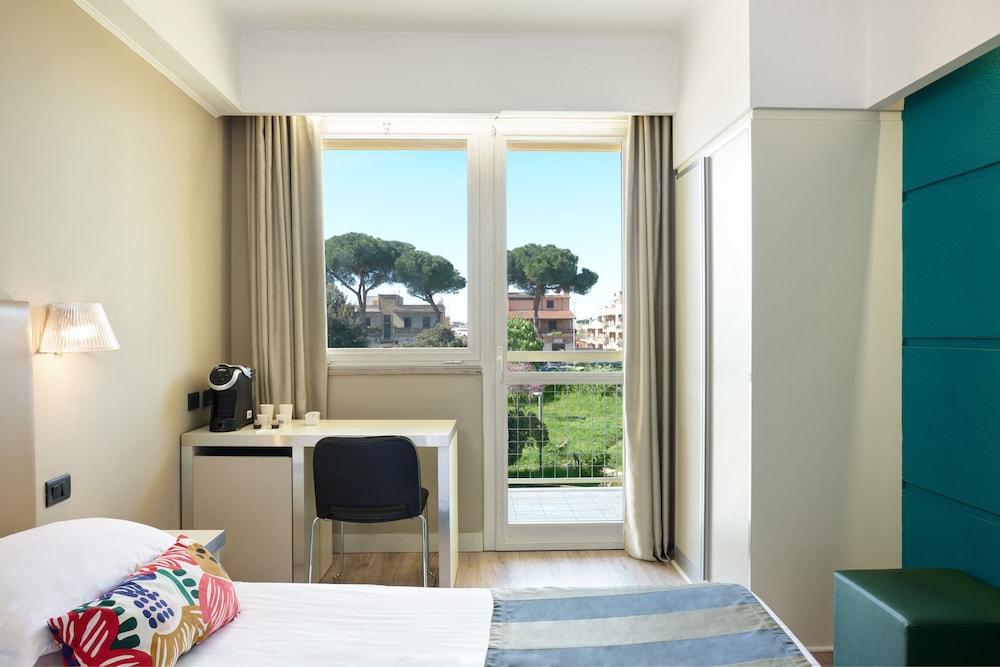 Hotel Roma Tor Vergata - Tap to explore photos
