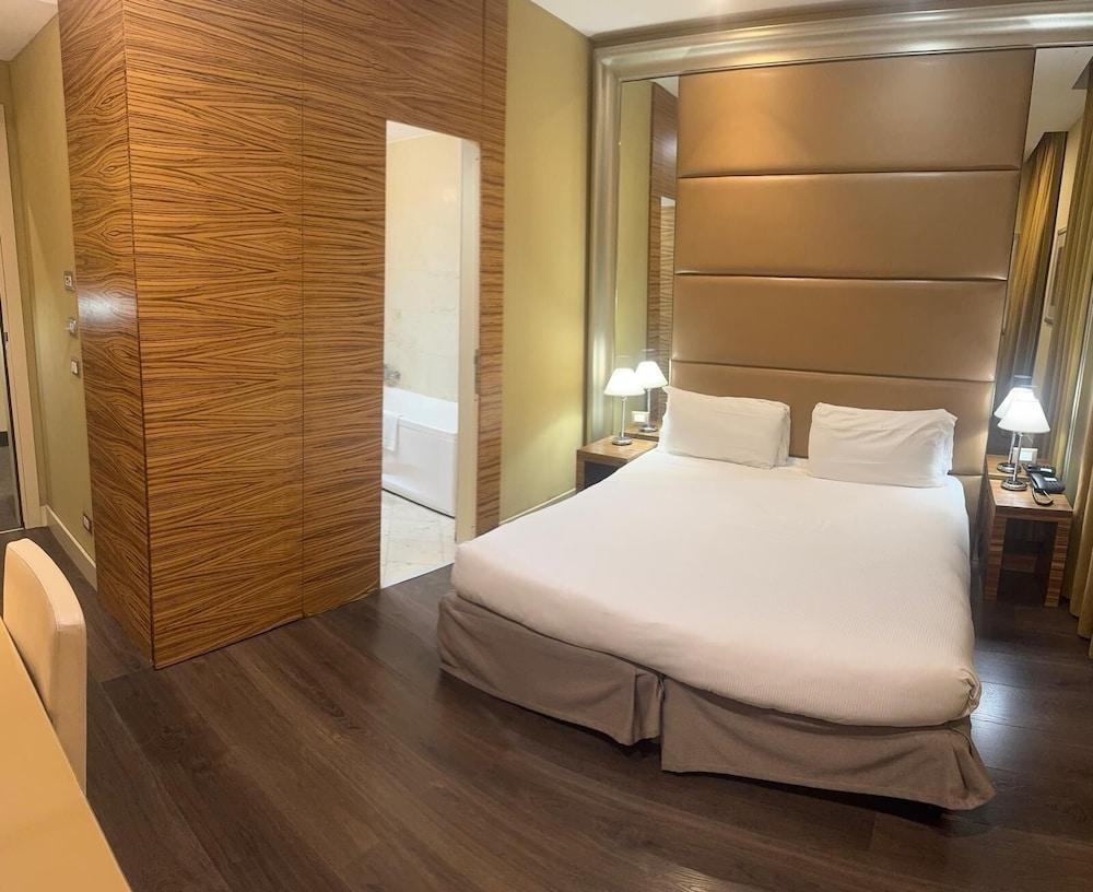 Mercure Roma Centro St. John Room Type - Family Twin Room, 2 Twin Beds