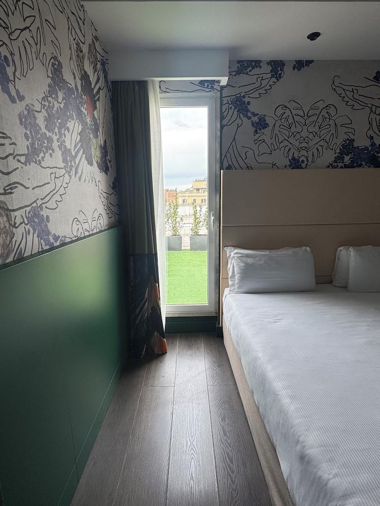 Mercure Roma Centro St. John Room Type - Junior Suite, 1 Double Bed, Terrace