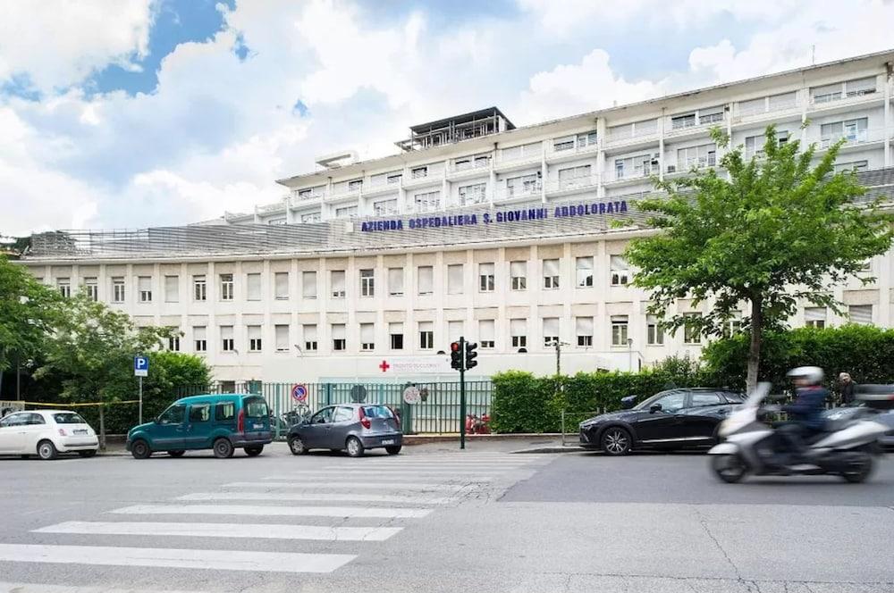 Mercure Roma Centro St. John - Tap to explore photos