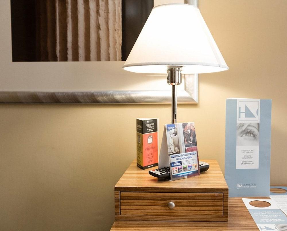 Mercure Roma Centro St. John Room Type - Family Room, 1 Double Bed