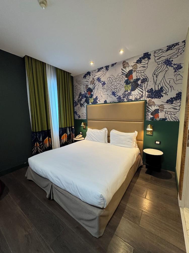 Mercure Roma Centro St. John Room Type - Family Room, 1 Double Bed